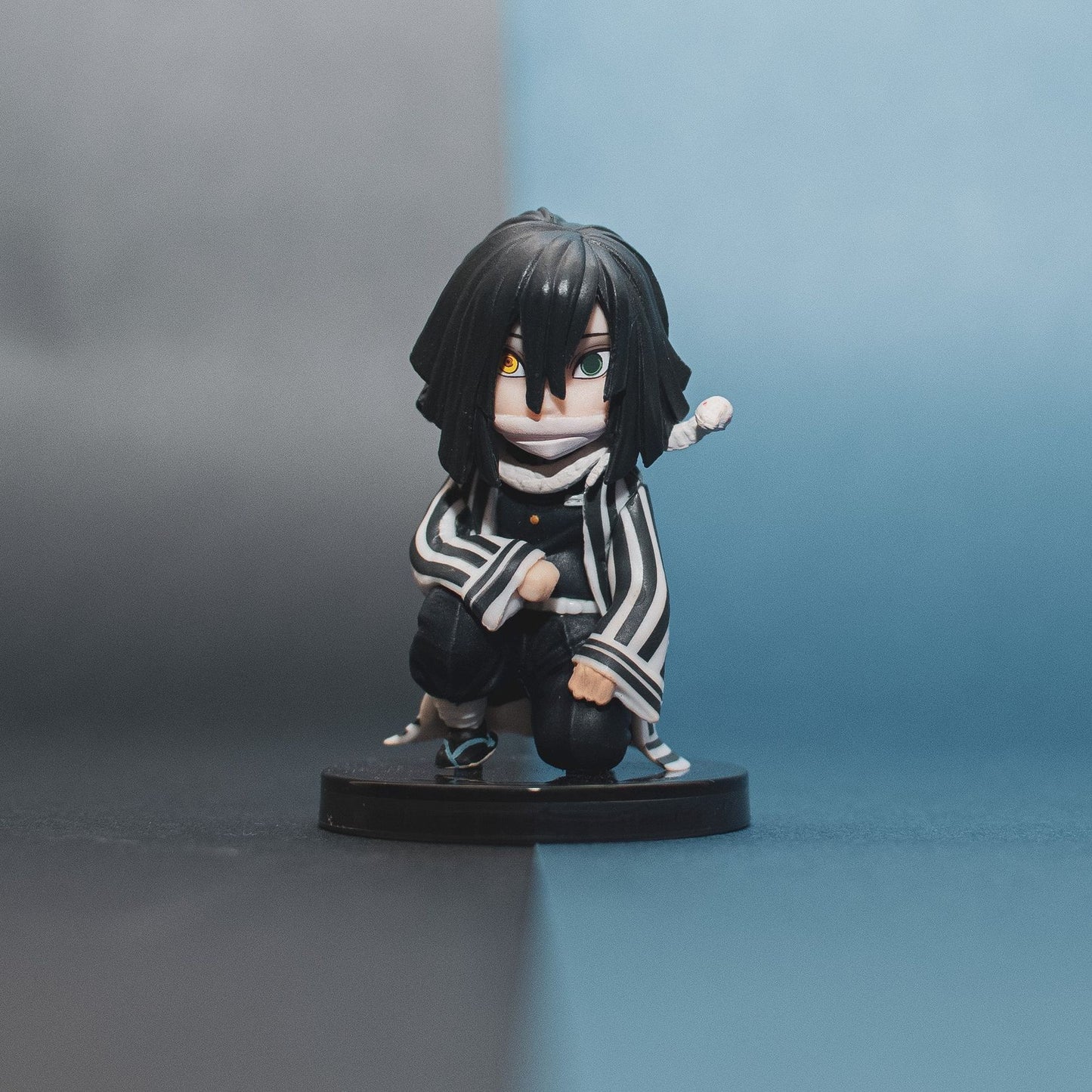 Banpresto - Demon Slayer - Kimetsu no Yaiba World Collectible Figure - Be in Front of the Oyakata Sama - Vol.2 - Obanai Iguro Figure